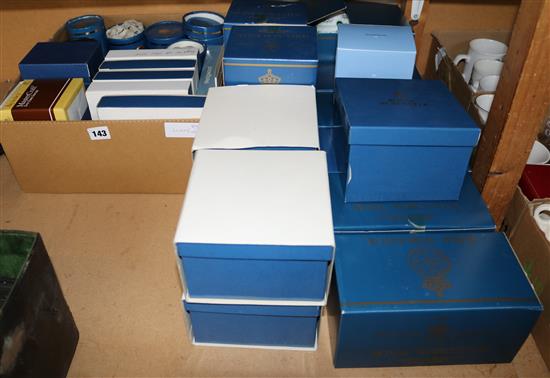 Qty boxed Wedgwood/Worcester ceramics